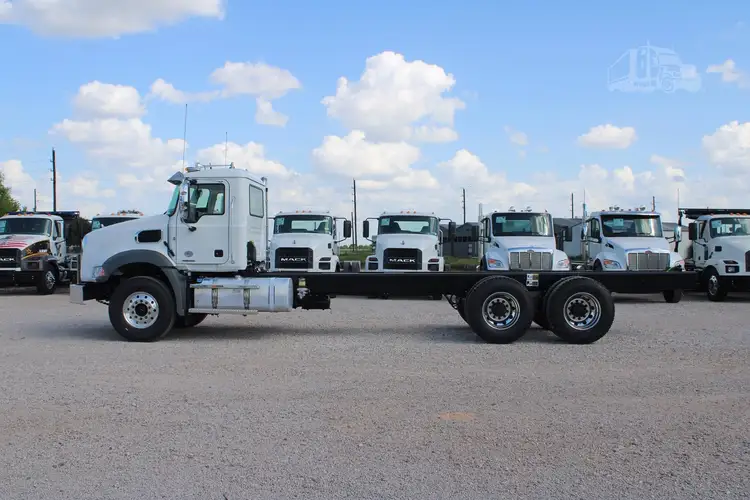 New | in-Stock 2026 MACK GRANITE 64BR Cab Chassis trucks Texas US | Roll Off Truck World #1491868