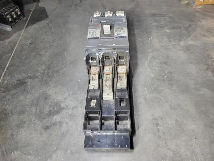 Used GENERAL ELECTRIC SGHA36AT0600 Switchgears British Columbia CA | Lenmark #409205
