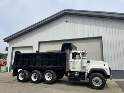 Used 1995 MACK RD688S TRI-AXLE Dump trucks Michigan US | Miedema Asset Management Group #1437008