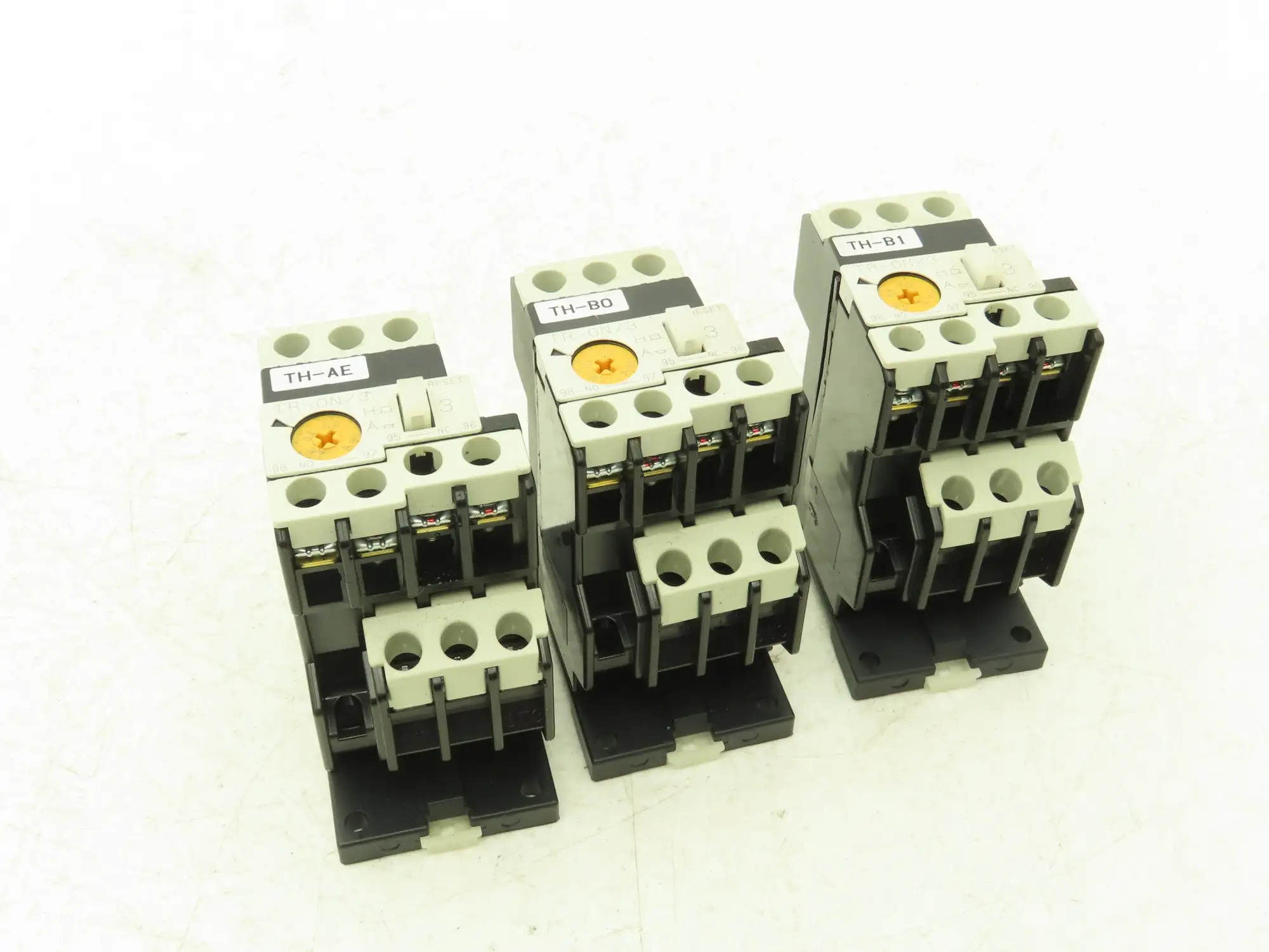 Fuji SZ-HB TZ1HB TR-ON/3 TR13D Thermal Overload Relay 0.48 - 0.72A with Adapter Base