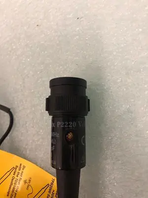 TEKTRONIX P2220 VOLTS