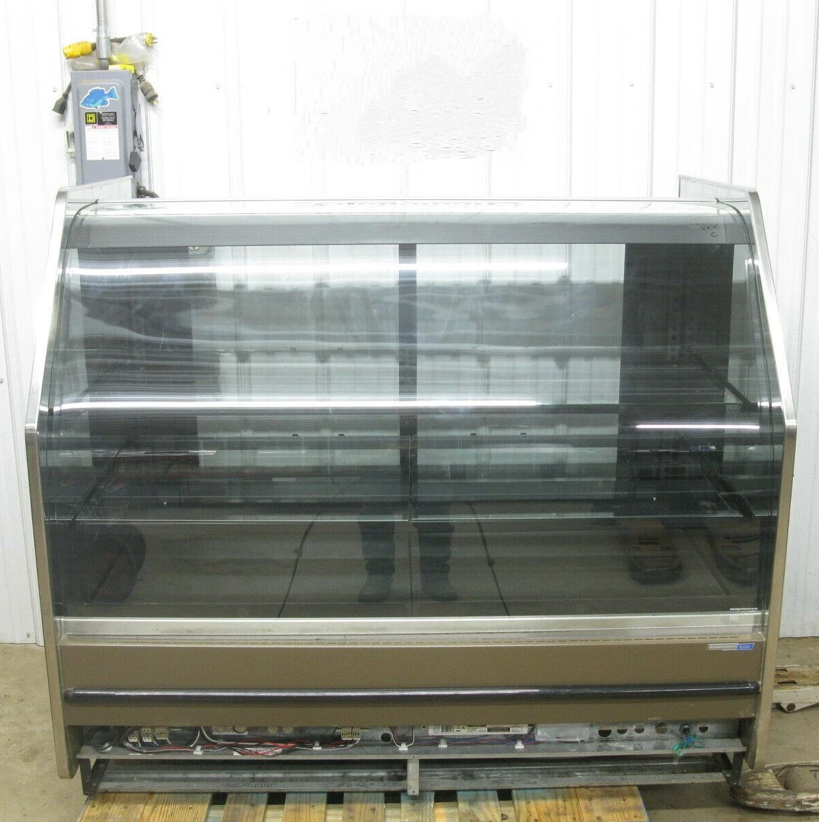 142-1055 Hill Phoenix 5’ Remote Curved Glass Full Service Bakery Cooler Case