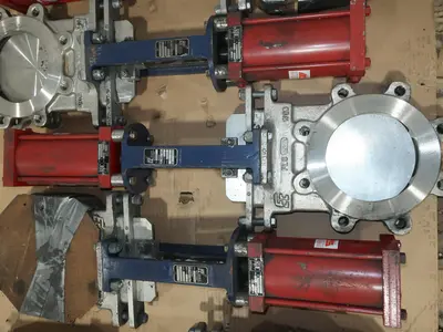 LOT OF 5 KNIFE GATE VALVES WITH PNEUMATIC ACTUATORS, RDC, FLOW CONTROL COMPONENTS