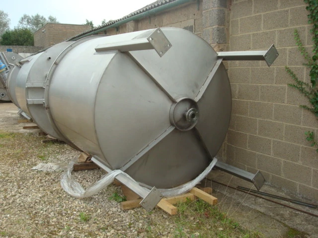 13,500L Stainless Steel Enclosed Tank