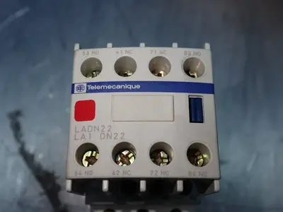 USED TELEMECANIQUE LADN22