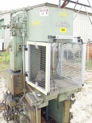 USED 1967 DENISON T100LA72S210