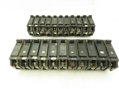 General Electric TQB1120 Circuit Breaker 1-Pole 20A Bolt-On 120/240V Lot of 22