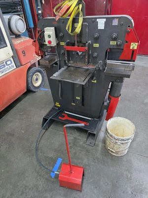 Used 1900 EDWARDS JAWS IV Ironworkers Illinois US | Revelation Machinery #1394753