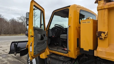 USED 2005 INTERNATIONAL WORKSTAR 7400