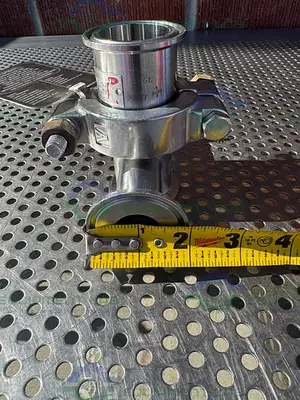 USED BS&B GR-C SAFETY HEAD 1 1/2" FITTING W/ 45 PSIG RUPTURE DISC, 1" TEE FITTING