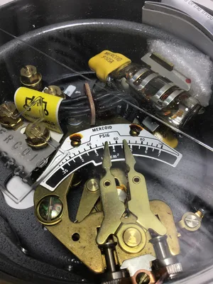 Dwyer Instruments Mercoid Control DA-31-156-6 Bourdon Tube Pressure Switch 120/240V 10-100PSI -NIB