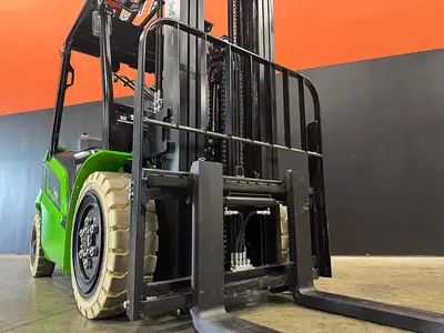 Used 2026 Viper FB30 4-Wheel Sit down Electric Counterbalance Forklifts New York US | United Lift #1446668