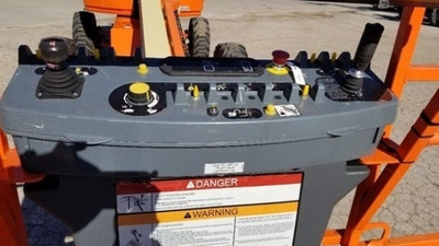 USED 2023 JLG 400S
