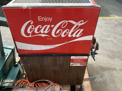 Used COKE MACHINE & WIRE CUTTING MACHINE _UNKNOWN_ Beverage Carbonation Equipment Michigan US | Miedema Asset Management Group #1762472