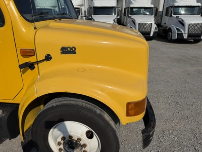 Used 2001 INTERNATIONAL 4900 4X2 Box trucks Indiana US | Miedema Asset Management Group #1414683