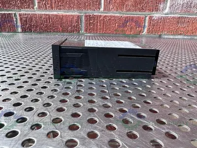 USED HENIX CORPORATION HR33E4 TEMPERATURE CONTROLLER