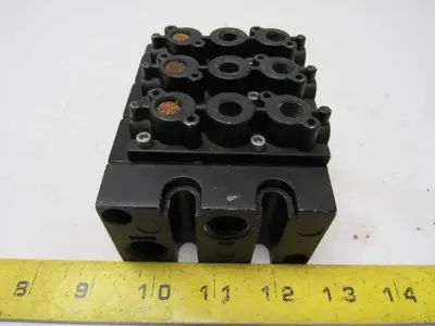 Aro Fluid Power A222PS 1119 4 Way Manifold Air Pilot Directional Valve Block