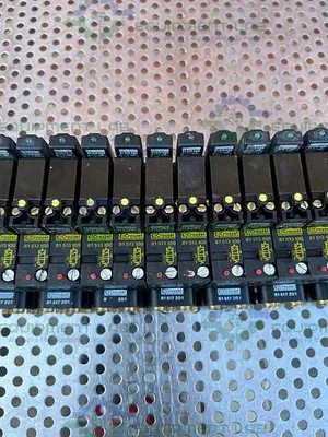 USED CROUZET 81513100 PNEUMATIC CONTROL VALVE W/ CROUZET 81517201 SUB BASE