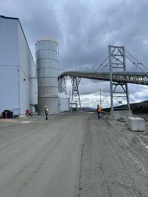 500 Ton Cement silo w/ 2 blowers and auger