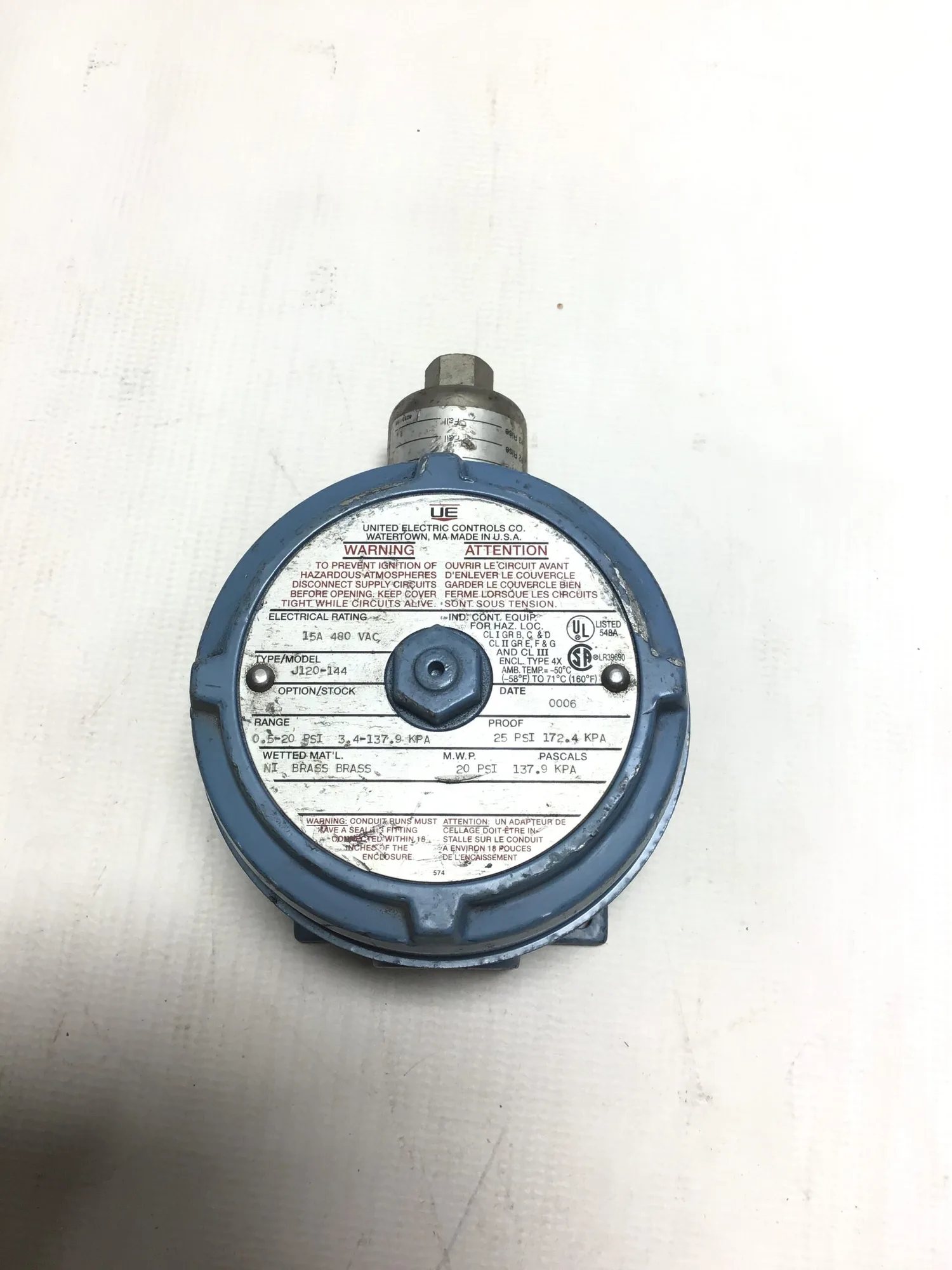 United Electric Controls J120-144 Pressure Switch 15A 480VAC 0.5-20PSI Operating Range