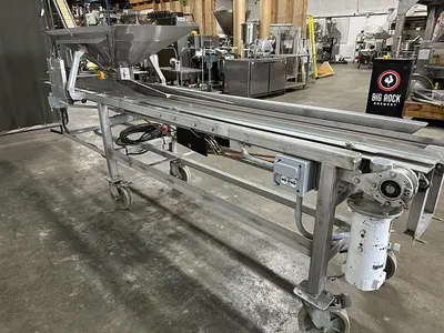 Berry Volumetric Clamshell Filler