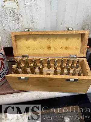 USED LEGUN REPUBLIC VERTICAL MILL WITH TOOLING