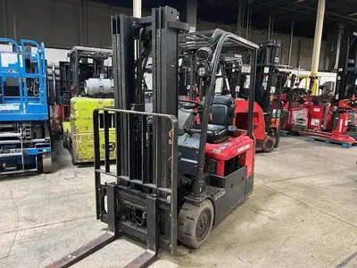 Used RAYMOND 4460C35S 4-Wheel Sit down Electric Counterbalance Forklifts Illinois US | Somerset Equipment Sales #1546152