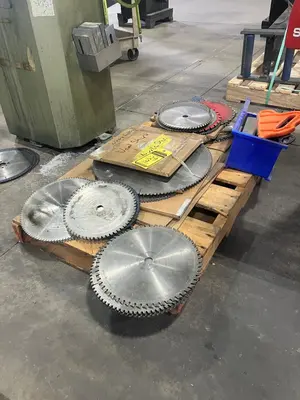 Used _UNKNOWN_ _UNKNOWN_ Saw Blades Minnesota US | Myron Bowling Auctioneers Inc #1541711