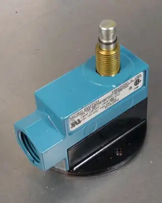 Used Micro Switch _UNKNOWN_ Relays & Switches South Carolina US | Palmetto Automation #1161028