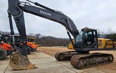 USED 2002 Deere 250P-TIER