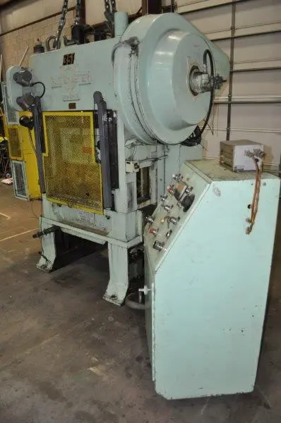 Used V&O SS2-35-32 Straight Side Presses Ohio US | D & D Industries #437720