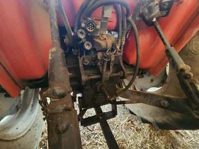 1988 Case International 585 tractor with loader | Iron Listing (55)