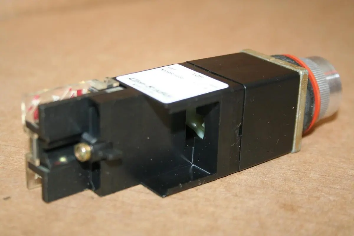 USED ALLEN BRADLEY 800MR-H33B