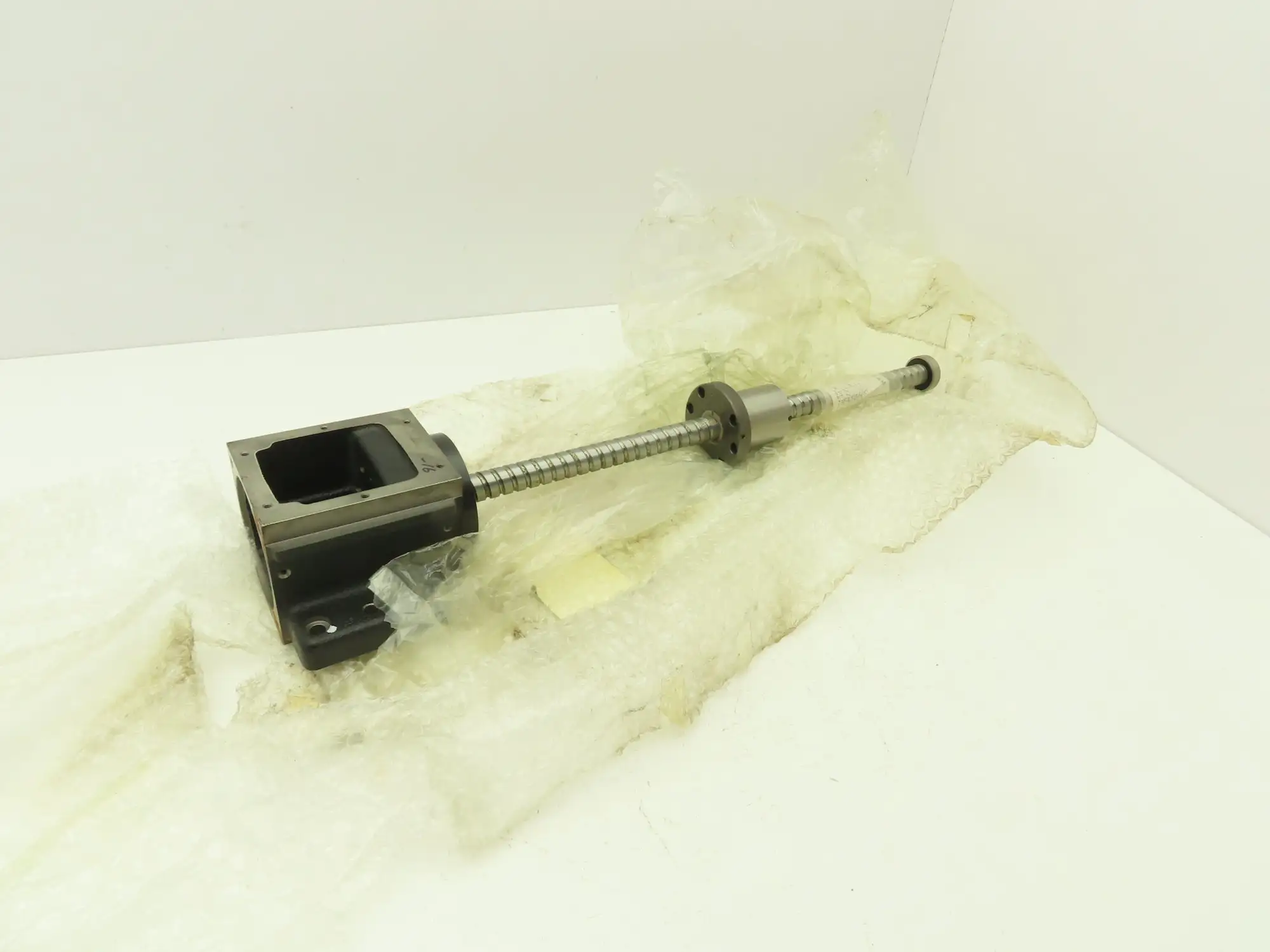 M&S Industrial Equip W2004-733Z-C5Z Ball Screw Shaft/Screw 20mm x 570mm OAL 24"