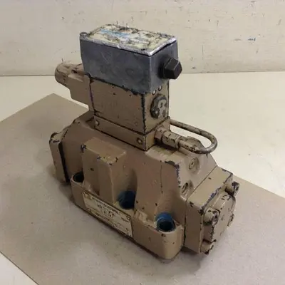 USED VICKERS DG4V-3-2A-M-WB-40 VALVE