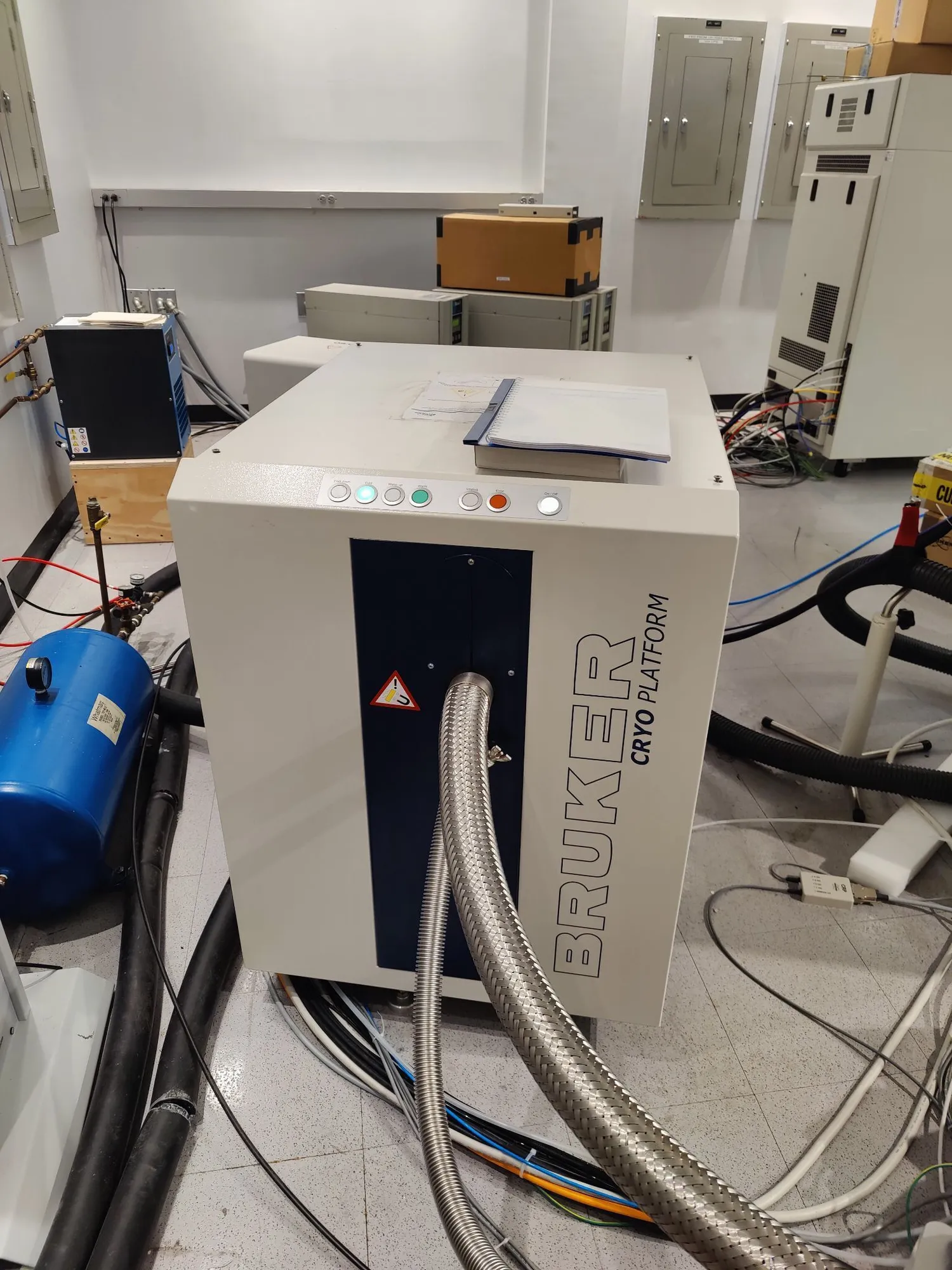 Used BRUKER CryoPlatform NMR Massachusetts US | MR Resources #1393659
