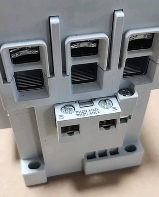 NEW Allen Bradley 100-C72D10