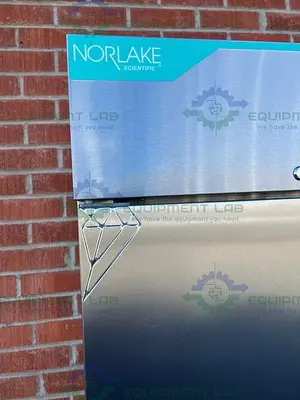 USED NORLAKE NSWDF492SSS/0A WHITE DIMOND SERIES DOUBLE DOOR FREEZER - 20°C, 49 CU. FT.
