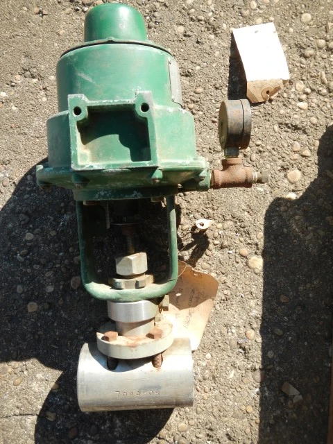 Fisher 1" 1500 Rating, 316 Stainless Threaded Control Valve
