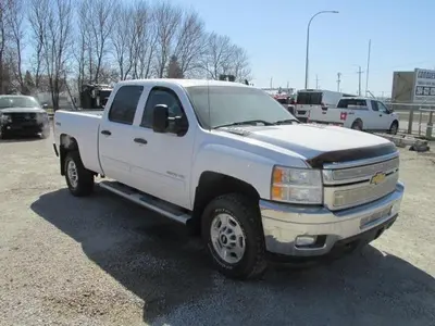 Used 2014 CHEVROLET SILVERADO 2500 Pickup Trucks Manitoba CA | Conquest Truck & Auto Sales #1421351