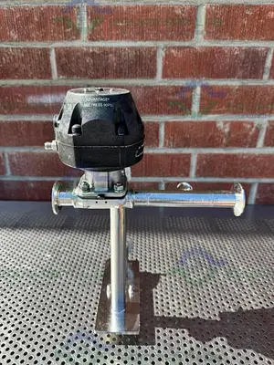 USED ITT PURE FLO ADVANTAGE 6 -WAY DIAPHRAGM VALVE W/ 1" TO 3/4" SANITARY FITTING