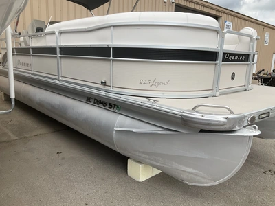 USED 2005 PREMIER 225 LEGEND