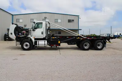 New | in-Stock 2026 INTERNATIONAL HX Rolloff Trucks Texas US | Roll Off Truck World #1491804