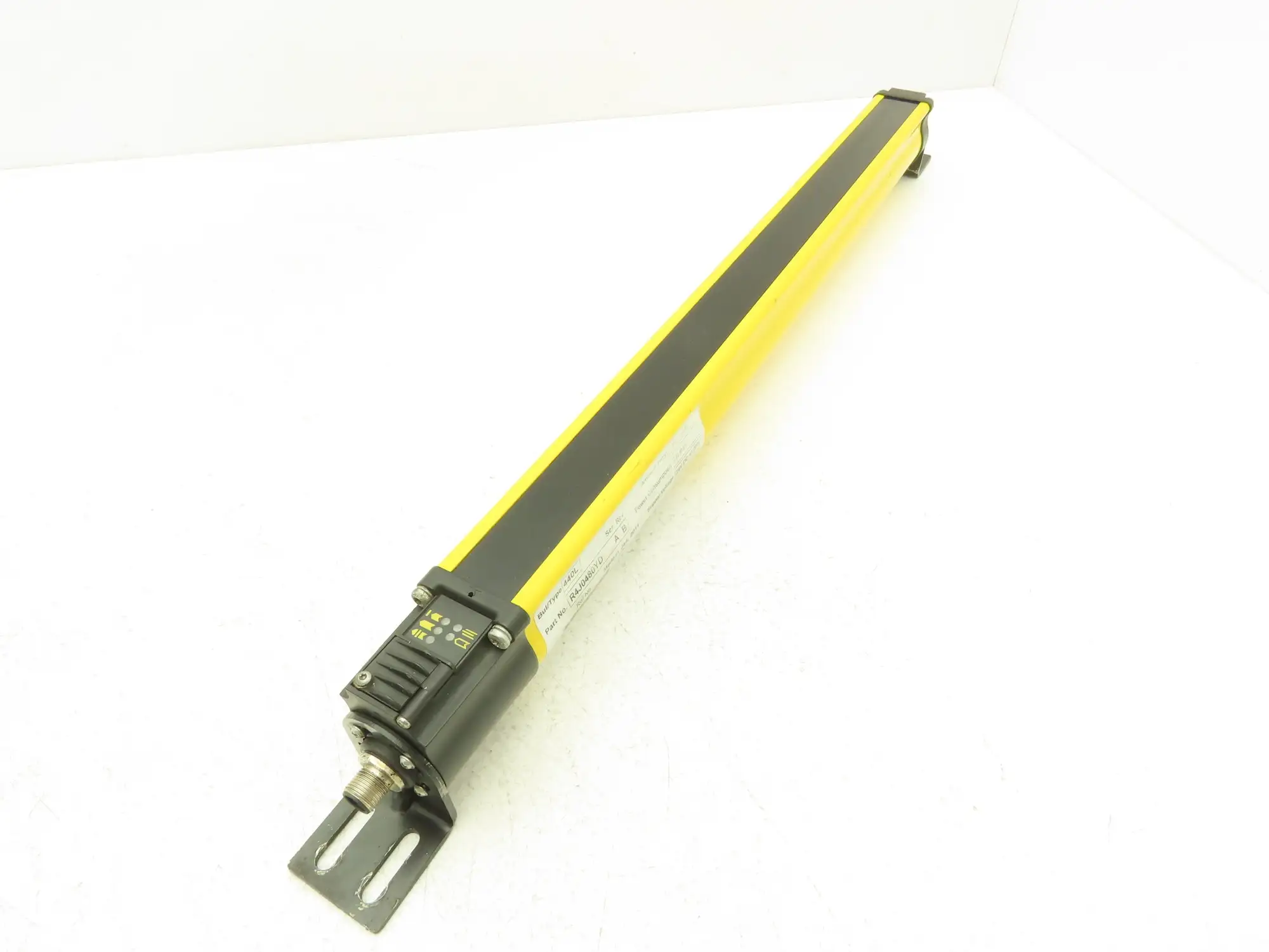 Allen Bradley 440L-R4J0480YD Light Curtain Guardmaster Receiver Only Ser A Rev B