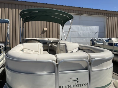 USED 2004 BENNINGTON 2280 RL