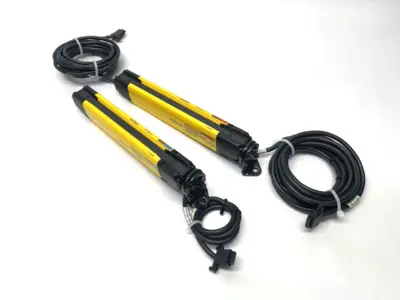 USED KEYENCE SAFETY LIGHT CURTAIN SET FINGER-PROTECTION
