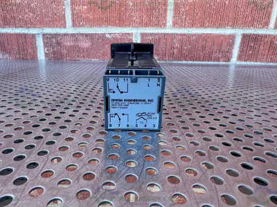 USED OMEGA CN9111A ELECTRONIC THERMOSTAT / TEMPERATURE CONTROLLER 115V