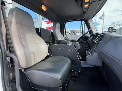 Used 2018 FREIGHTLINER M2 106 Tractors & Trailers Florida US | Truck and Van Outlet #1506268