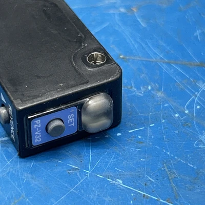 NEW KEYENCE PZ-V32