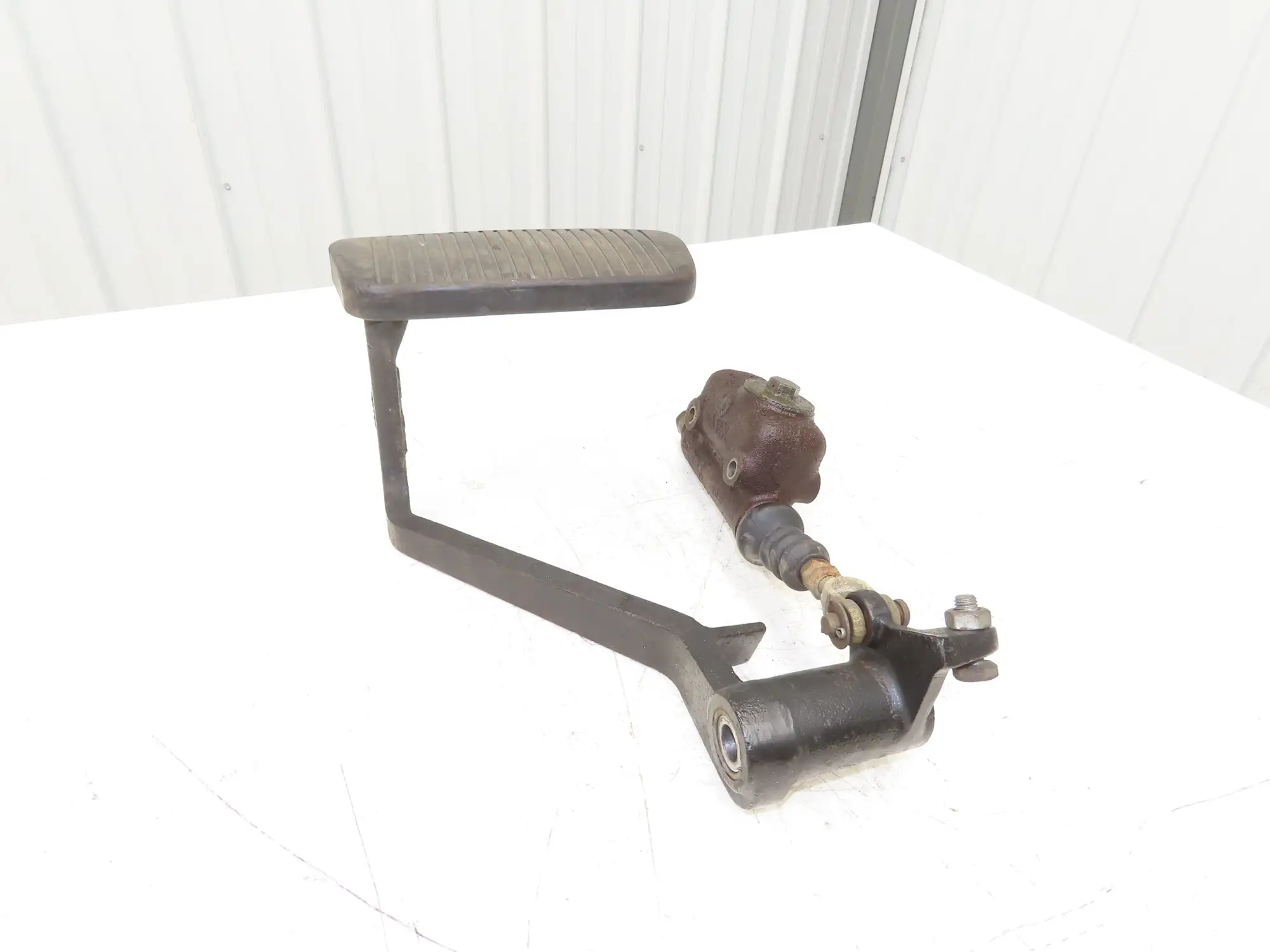 Yale Forklift Brake Pedal Master Cylinder Assembly Off ERC100HHN48TV096